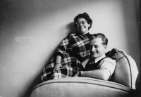 Lizzy and Jerzy, April 1954