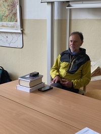 Photo taken during the interview with Zikmund Schwarzkopf with the student team within the Stories of our neighbours project 