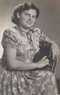A period photo of Věra Štemproková
