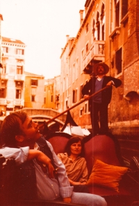 Jarmila Binarová with Karel Kryl in Venice (1985)