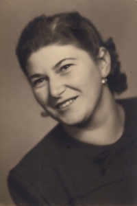 Maminka Božena Mrkvičková, 30. léta 20. století