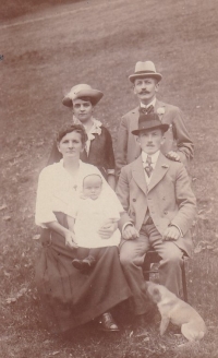 Family photo from 1921. Grandparents Anna and Josef Stettin with one-year-old mother Gertrud Stettin (front), grandmother's brother Wenzel and his wife Emma Weigelts
