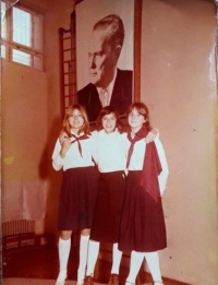 Little Ivona Begović with her friends as Pioneer members
