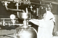 Při práci v mlékárně, Varnsdorf, 80. léta 