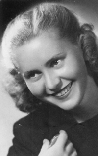 Maturitní foto Libuše Hlinovské, 1948