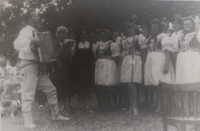 Valašský krúžek, pamětnice druhá zleva