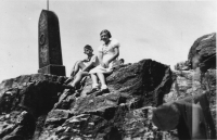 Mit dem Bruder Werner auf dem Jeschken, 1938