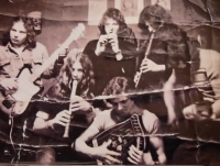 Mark Jirásek doma na mansardě s kapelou, Stará Role, cca 1978