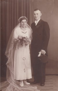 Witness's parents Berta and Alfred Jirmans' wedding photo, 1937