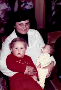 With daughters Marie and Anna, 1982