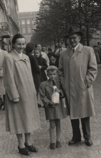 Bohdan Kaminský se svými rodiči na Václavském náměstí, 60. léta