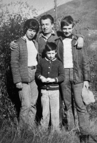 Alan Kubica with his father, his second wife and younger brother Jan
