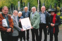 Ilja Květoň (standing in the middle) in 2012 at the funeral of Jan Štern