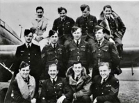 Karel (stojící druhý zleva) v RAF, Tim Elkington vpravo nahoře