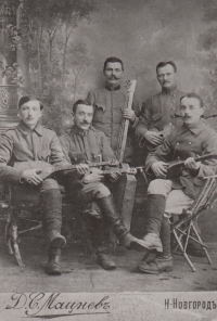 Dědeček pamětníka Josef Müller starší (uprostřed) v ruském zajetí v době první světové války 