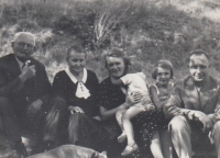 Uhlíř family with maternal grandparents from Brno