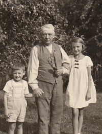 With his sister and paternal grandfather in the garden in Pisečná, 1937