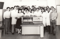 Tesla workers with a spectrometer at the Brno Trade Fair, 1986