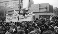 Demonstrace na Mírovém náměstí v Ústí nad Labem, listopad 1989