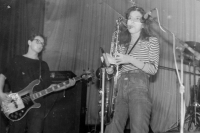 Pavel Báča (with guitar) with Zorka Veselá (saxophone) in the group Divize T, 1988