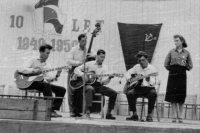 Růžena Haidlová (right) during the first performance of the band Flamingo, 1959