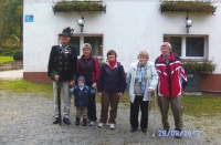 Marie Pohlová s manželem (vlevo) a rodinou, 2013