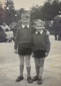 From left: brother Vratislav and Jiří Bušek