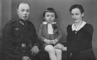 Husband Erich with his parents 1940