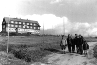 Hiking trip to Luční bouda, left to right: witness's wife Jitka Weberová, Jaroslav Obročník, and friends, circa 1980s