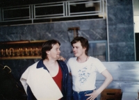 Pavel Zýky (vlevo) a Ladislav Skolek na varně v pivovaru, Plzeň 1990