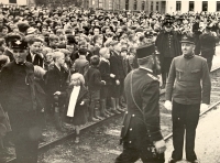 Během oslavy 100 let železniční dráhy Jihlava – Pelhřimov, Josef Bartík st. vpravo s knírkem, 26. května 1938 