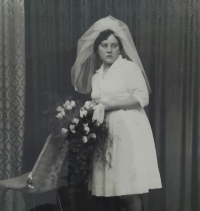 Marie Maitnerová in a wedding photo