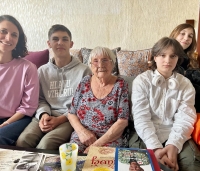A witness with children during the filming of the Our Neighbours' Stories project, 2025