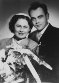 Wedding photo of newlyweds Daňek, 1955
