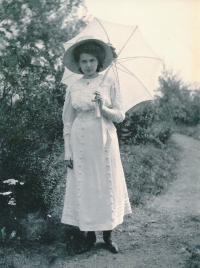 Věnceslava Truhlářová, babička pamětnice, 1914