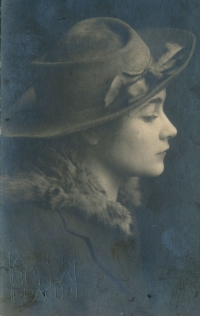 Babička pamětnice Eliška Hrušková (později Kodešová), roz. Synková