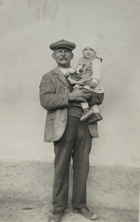 Jiří Junek with his grandfather František Škvor, 1934