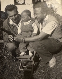 Jiří Petz se starší dcerou Štěpánkou Petzovou/Polcarovou, 1959