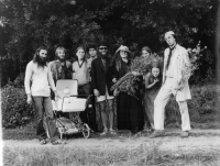 Fotografie z výstavy Renaty Bretové a happeningu v Malechově, 20. srpna 1983