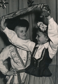 Mother Larisa and Alexander Godunov in "Latvian Dance", Riga Choreographic School