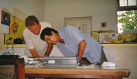  Peter Morée with Cuban dissident Oswaldo Payá inspecting a smuggled photocopier, Havana, 1998