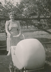 Grandmother Rosa, in the pram her father Peter, 1941