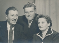 Dad Peter (centre) with his parents before he left for the military service, 28 October 1959