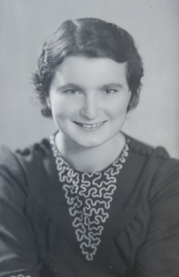 The mother of the witness Barbora Fialová as a nineteen-year-old girl, 1930s