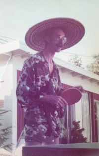 Jiří Petrášek při hře stolního tenisu, Kalifornie, 70. léta 20. století