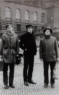 Zdeněk Zavřel, Včelka