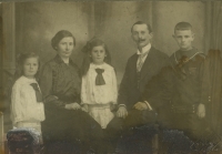 The Breitler family, left to right: daughter Marta, mother Marie, daughter Alžběta (witness's mother, father Richard, son Richard, 1922