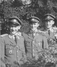 Proudoví stíhači v Přerově, Jan Vazač vpravo (asi rok 1958) 
