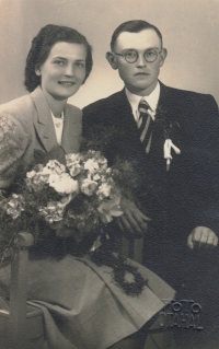 Marie and Otakar Holubs' wedding photo, Hlinsko, 28 May 1939