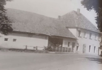 Dům v Malechově, fotografie z knihy „Baráky – Souostroví svobody“